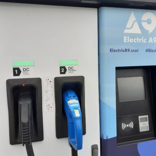 L3 Charger with CCS and CHAdeMO plugs